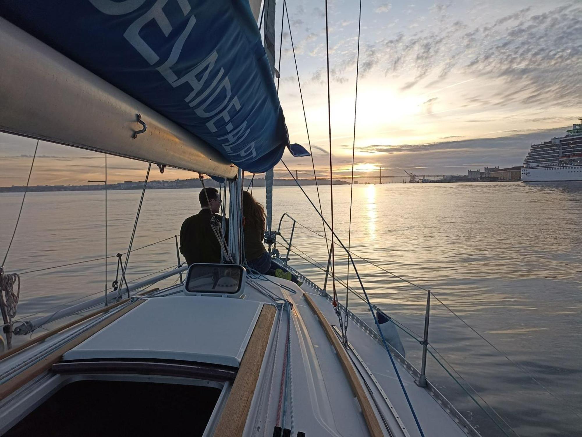 Be Local - Sleep Aboard The Santa Maria Sailing Boat In Lisbon Apartment Exterior photo